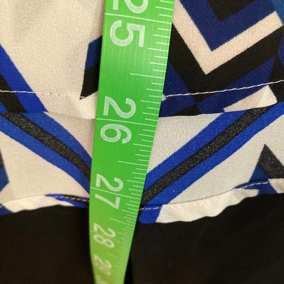 Express Shirt Womens Sz L Ivory Black Blue Patterned Pocket Button Up Blouse - Picture 7 of 11